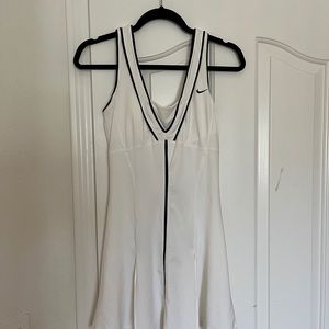 Nike women’s tennis stress, looks new.